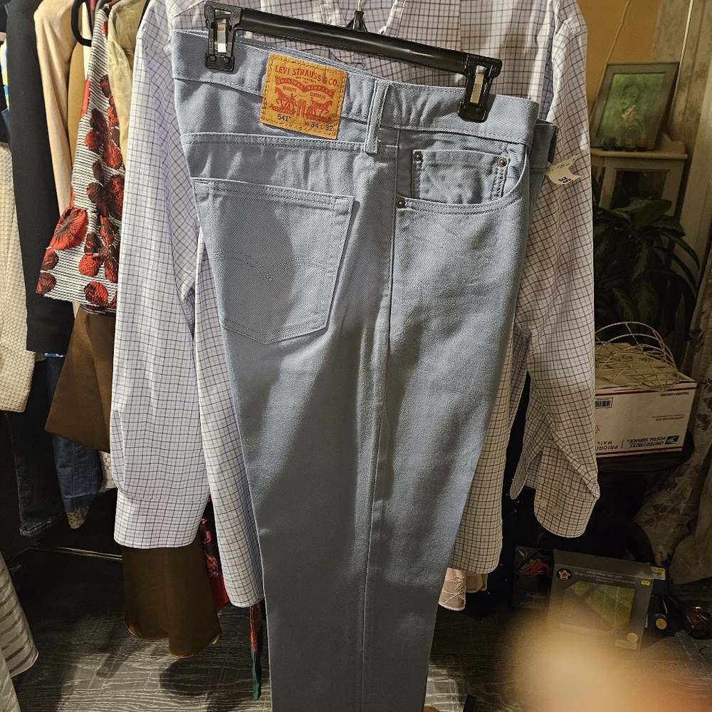 Gently loved Levi’s 541 Athletic Fit Jeans 34x30